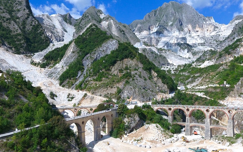 CARRARA, escursione in jeep alle CAVE DI MARMO